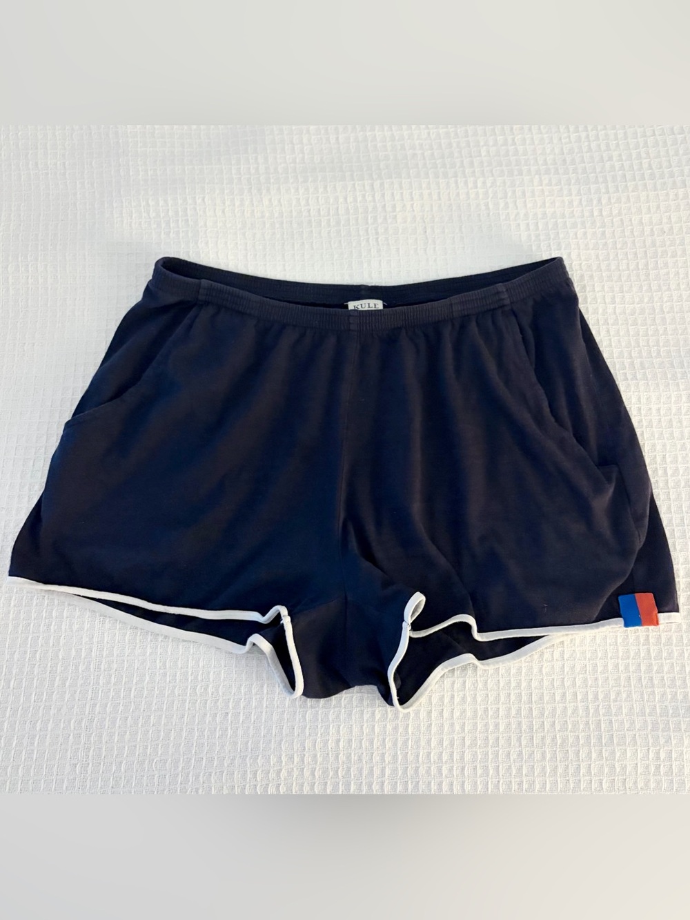 Kule, The short in dark navy